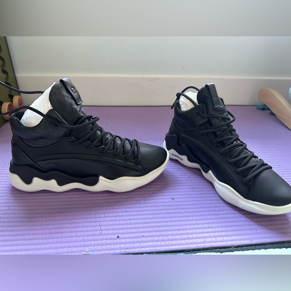 Ecco Elo black women sneakers
